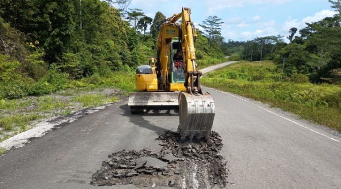Jalan Lingkar Sorong Yang Rusak Dalam Tahap Perbaikan