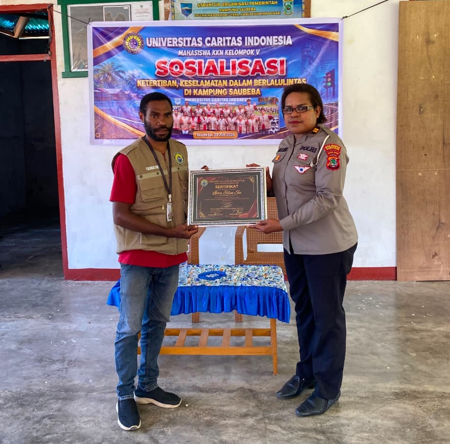 Mahasiswa Universitas Caritas Indonesia Manokwari Kelompok V Gelar Penyuluhan Perdana Program Utama "Sosialisasi Ketertiban, Keselamatan dalam Berlalulintas di Kampung Saubeba" Bersama Satlantas Polresta Manokwari
